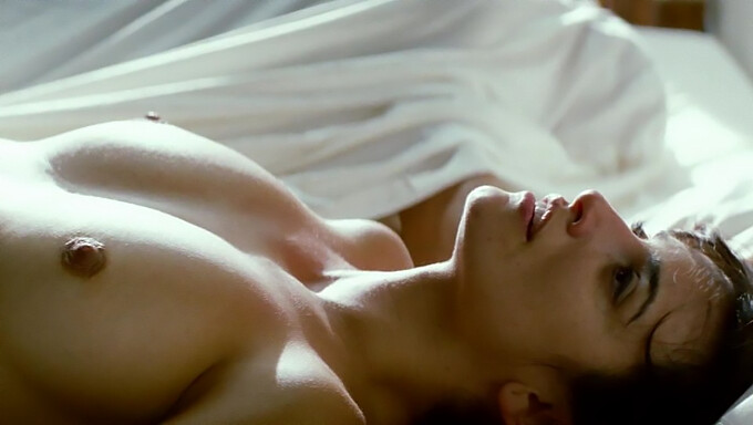 Penelope Cruz'S Erotic Encounter In "Broken Embraces"