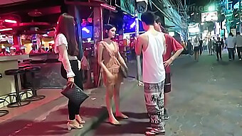 Sex Tape Thaïlandais Avec Une Cliente Âgée Et De Jeunes Femmes Thaîlandaises