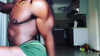 El Africano Musculoso Twerkea En Un Video Seductor