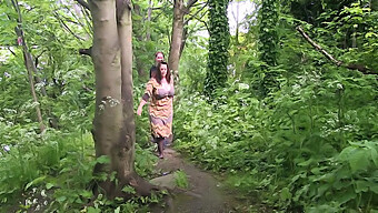 ¡el Vampiro Caliente Tatjana Disfruta Del Sexo Al Aire Libre En El Bosque!