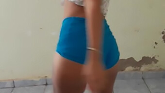 Nou-Venita Seducatoare Danseaza Senzual