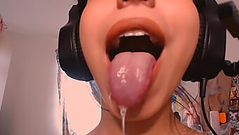 Japanische Hentai-Schlampen Spucken Und Deepthroat In Erstaunlichen Oralszenen