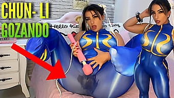 Chun Li Cosplayer, Vibratör Kullanıyor, Külot Ve Pantolonunu Kendi Zevkine Getiriyor