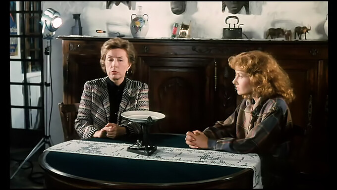 Olinka Hardiman Em Um Filme Erótico Vintage "La Femme" Restaurado