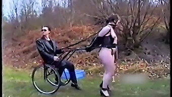 Fetišové Video Tréningu Ponygirl V Bdsm