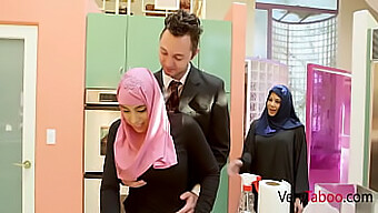 Adolescente Peituda Usando Hijab Ella Knox Finalmente Liberta Seus Desejos Com Seu Pai