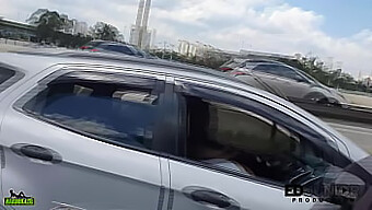 Angel Takemura Faz Um Boquete Apaixonado Em Um Carro Em Movimento No Marginal Pinheiros