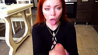 Reife Frau Gibt Einen Deepthroat-Blowjob Und Schluckt Sperma