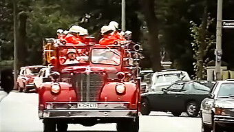 Klasik 1980'Lerin Kolej Filminde Sıcak Sahne