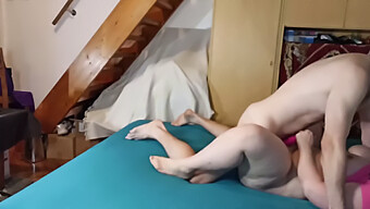 O Amigo Do Meu Amigo Dá Uma Massagem Sensual À Minha Bela Enteada Gorda.