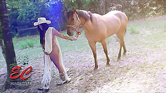 Candy Cưỡi Kiểu Cowgirl Trong Khi Khoe Hàng Tự Nhiên