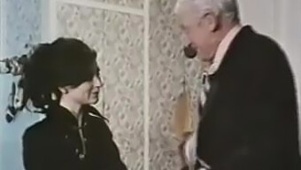 Video Lesbo Vintage: Scopata In Gola Di Lesbiche Retrò