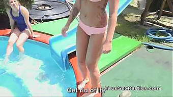 Orgía Al Aire Libre Con Adolescentes Con Bikini Clad