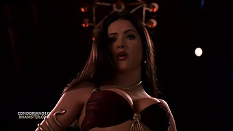 Segmen Lingerie Sensual Salma Hayek