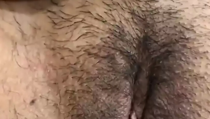 Friendly Sri Lankan Babe Gets Hairy Pussy Licked