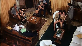 Italyan Pornosunda En Iyi Grup Seks Sahnesi, Oral Ve Boşalma Içeren